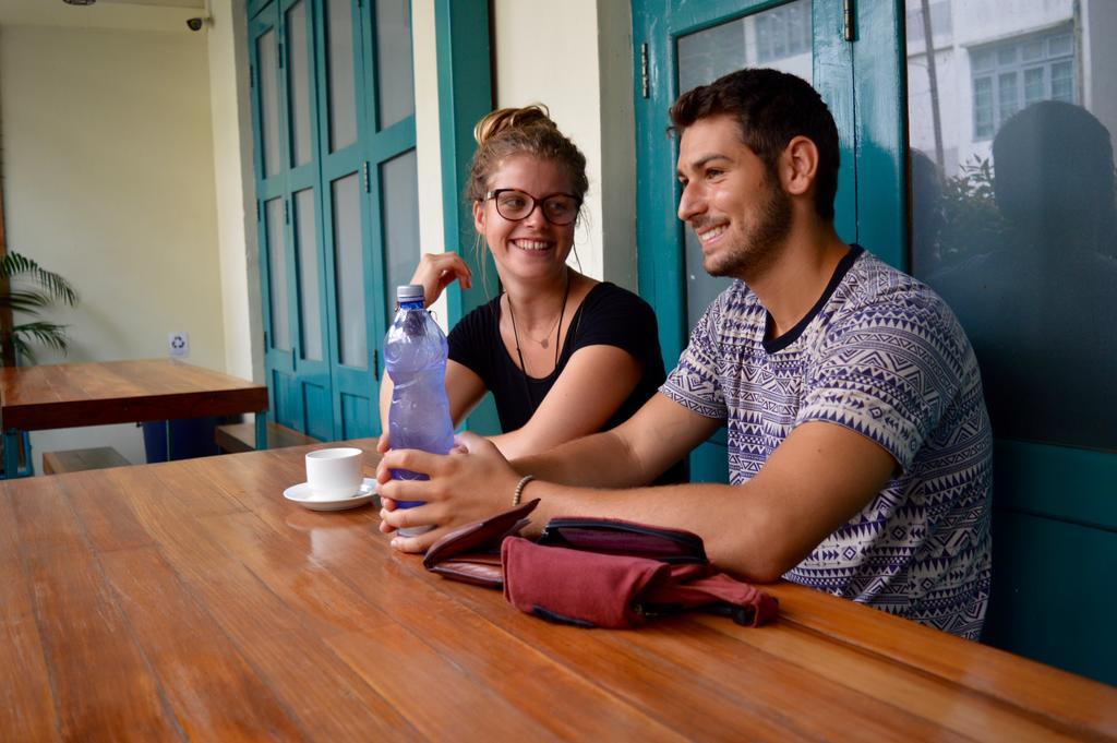 Pickled Tea Hostel Yangon Extérieur photo