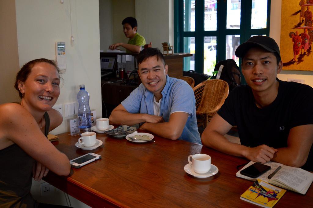 Pickled Tea Hostel Yangon Extérieur photo
