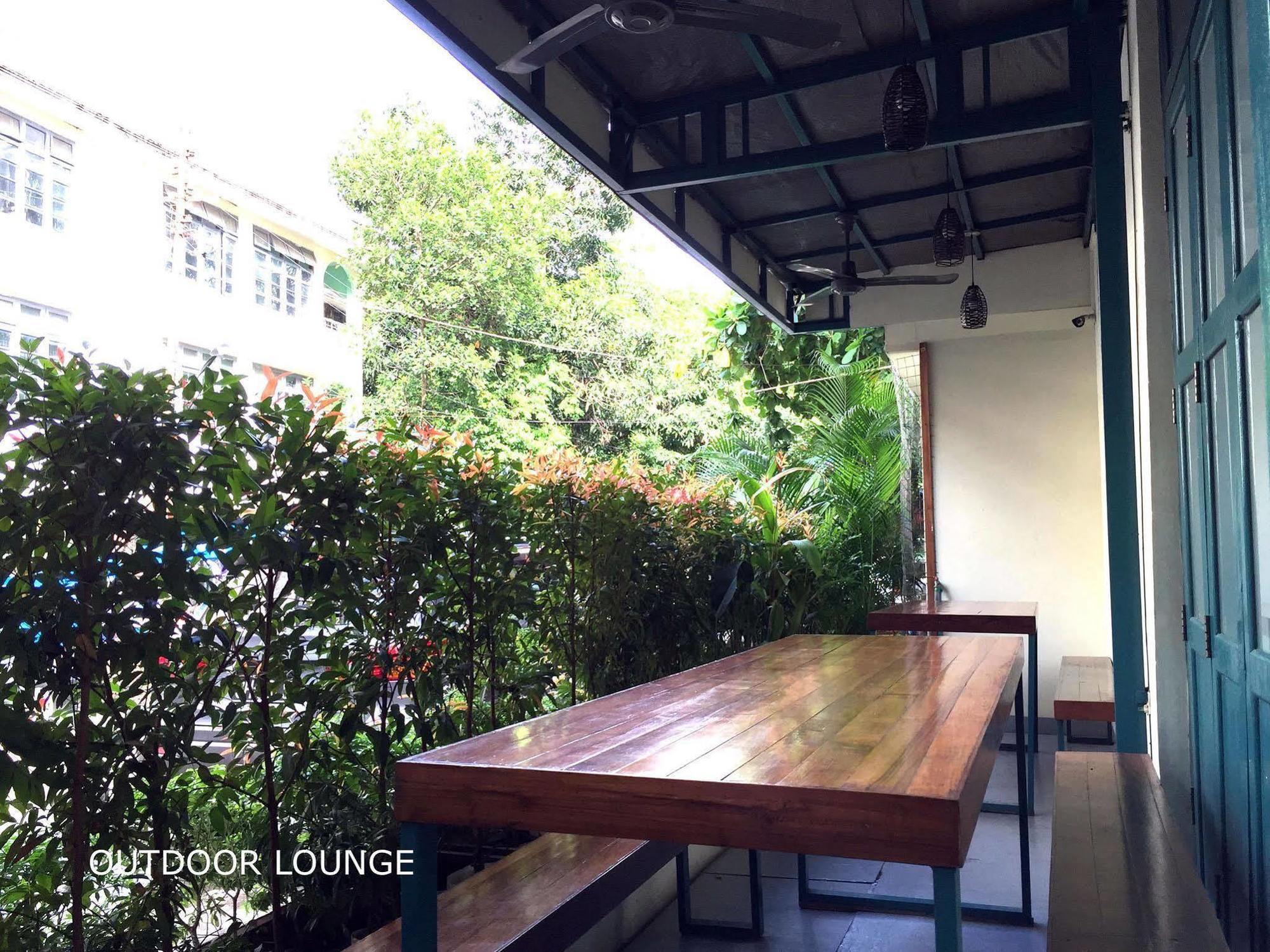 Pickled Tea Hostel Yangon Extérieur photo